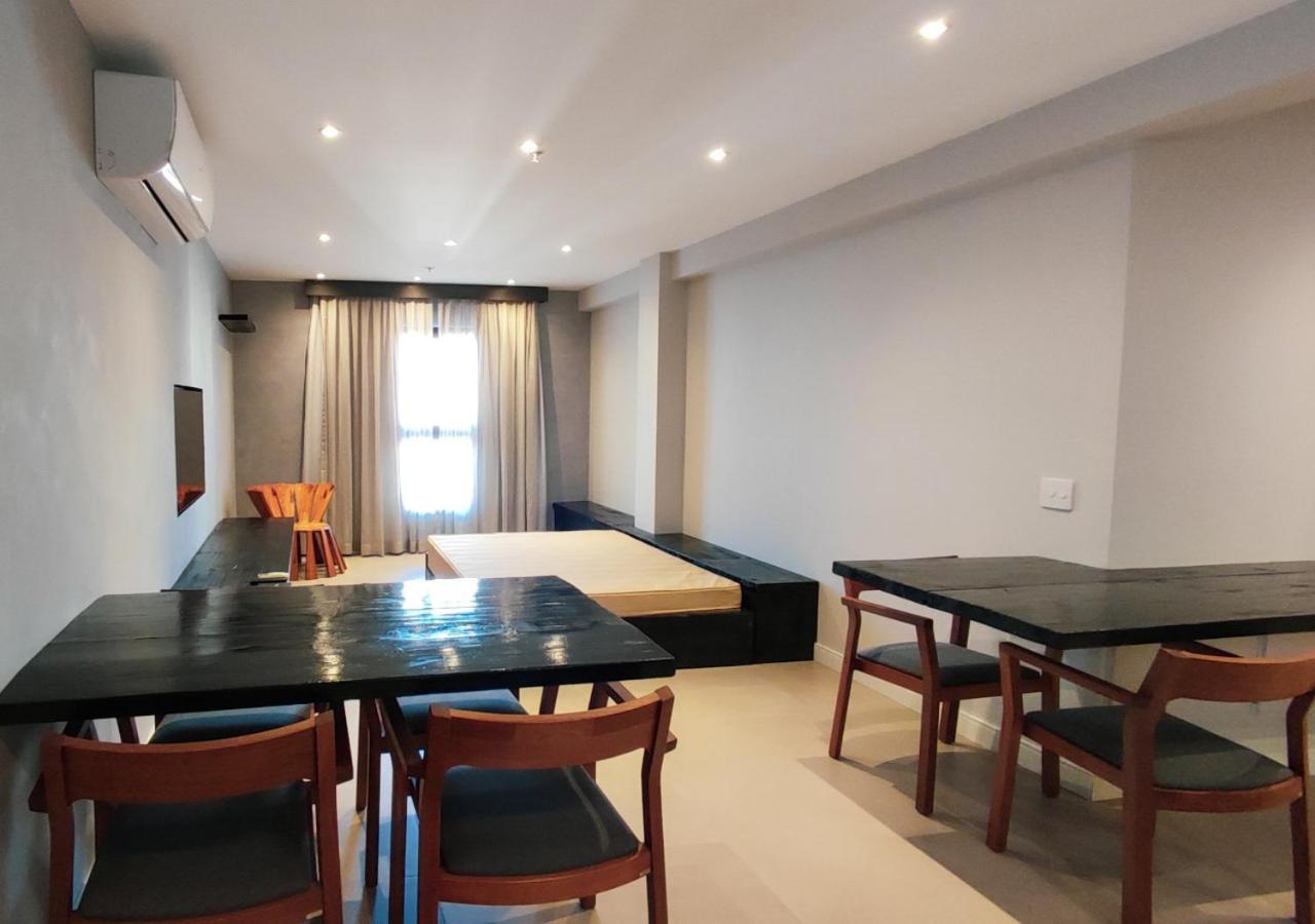 Kastel Petropolis Hotel Bagian luar foto