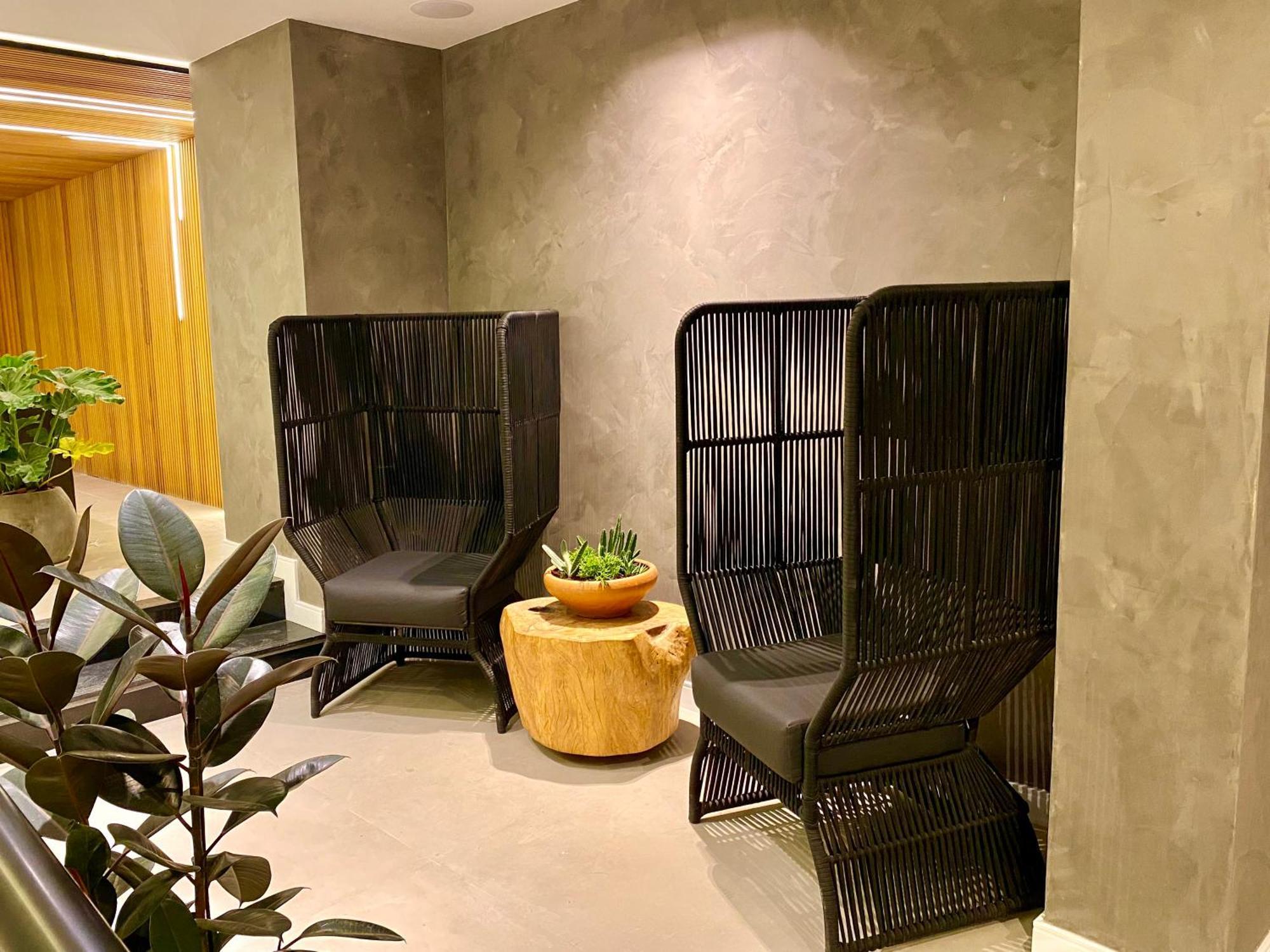 Kastel Petropolis Hotel Bagian luar foto