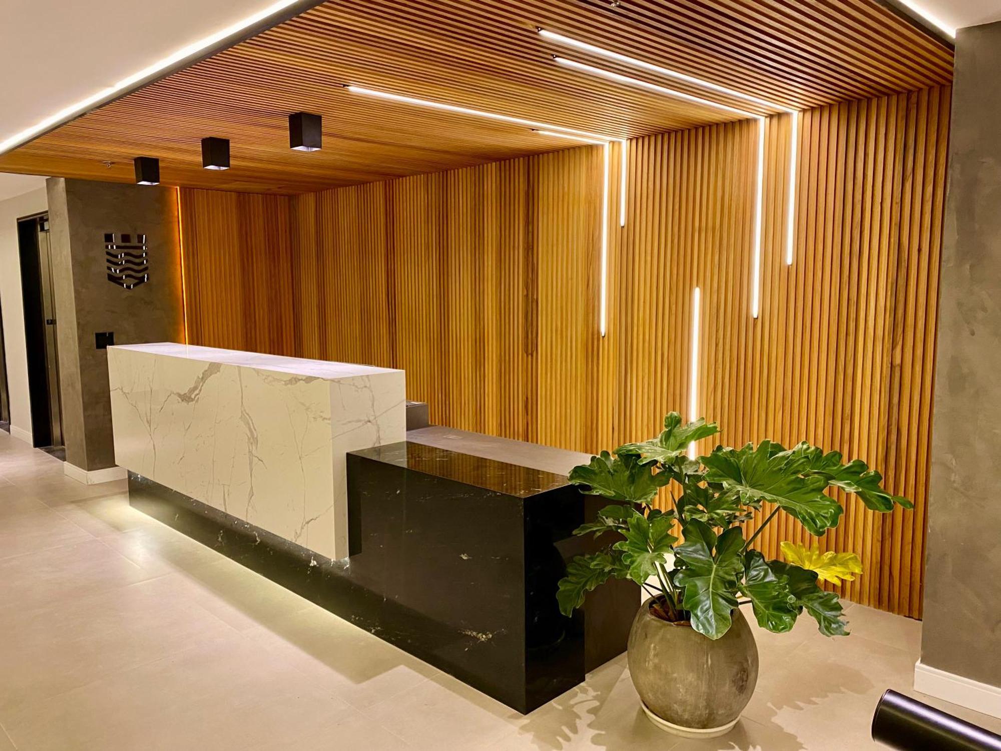 Kastel Petropolis Hotel Bagian luar foto