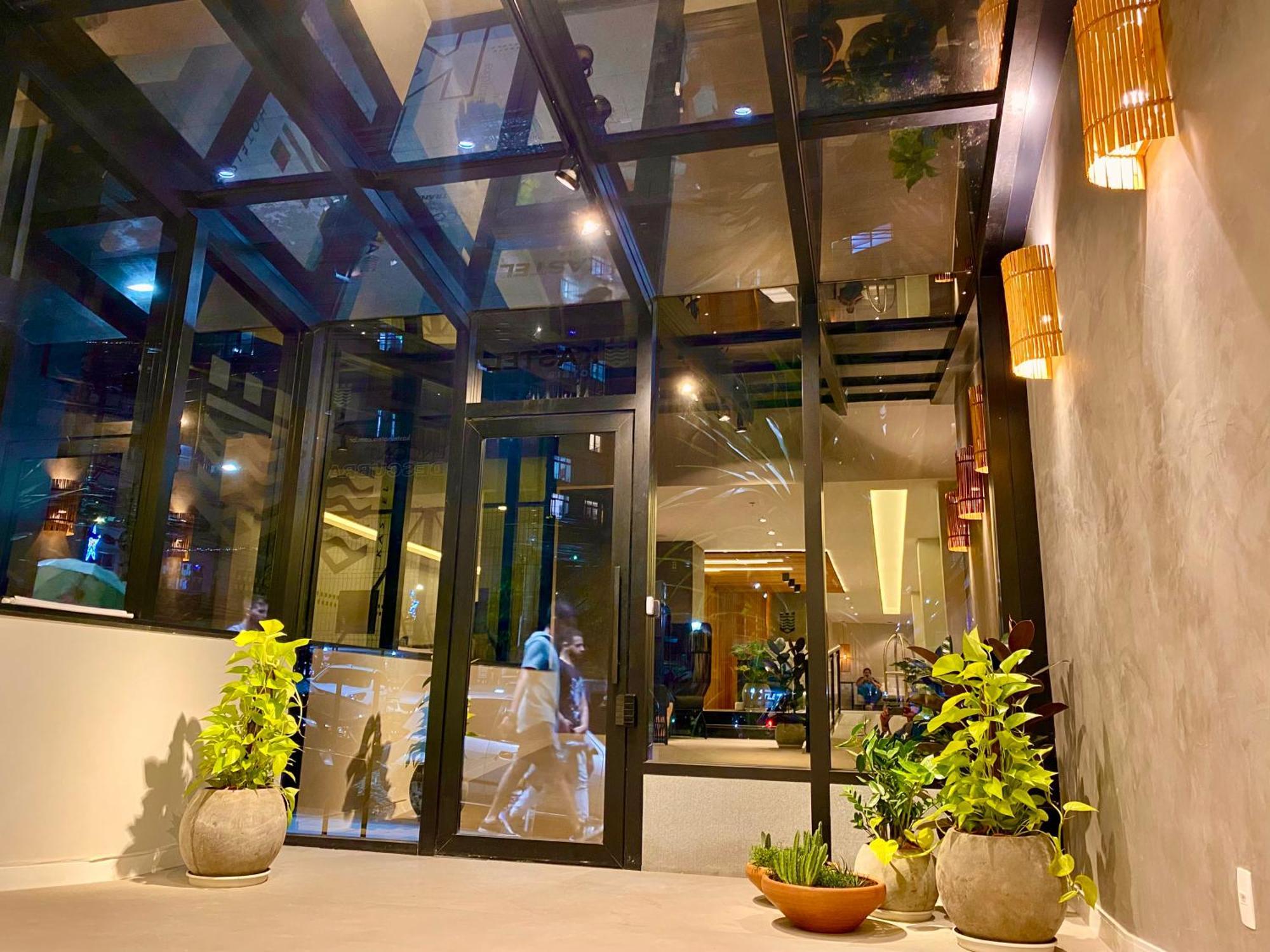 Kastel Petropolis Hotel Bagian luar foto