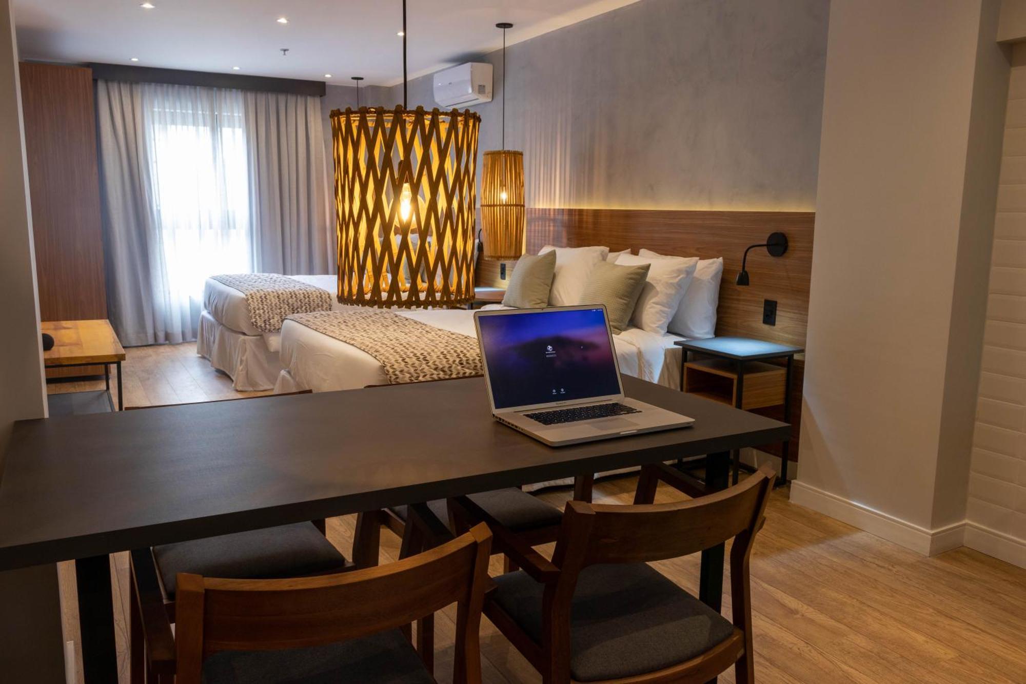 Kastel Petropolis Hotel Bagian luar foto