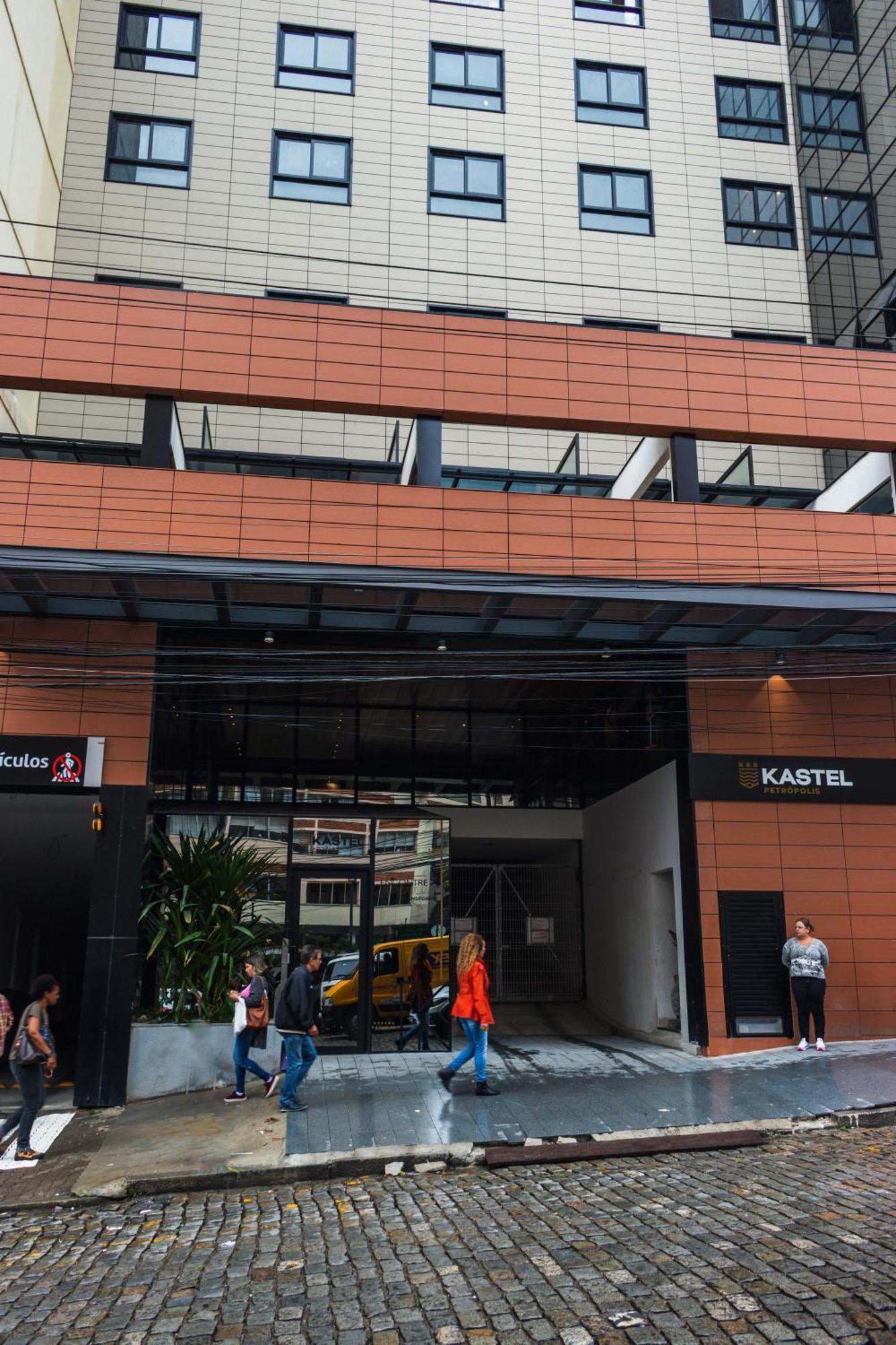 Kastel Petropolis Hotel Bagian luar foto